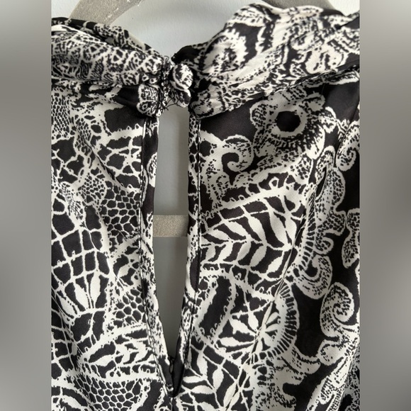 Black and White Lace Patterned Women's Top - Picture 4 of 5